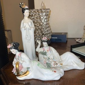 3 porcelain Geishas!